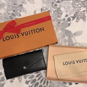 Previously Loved Louis Vuitton Sarah Black Epi Leather Wallet